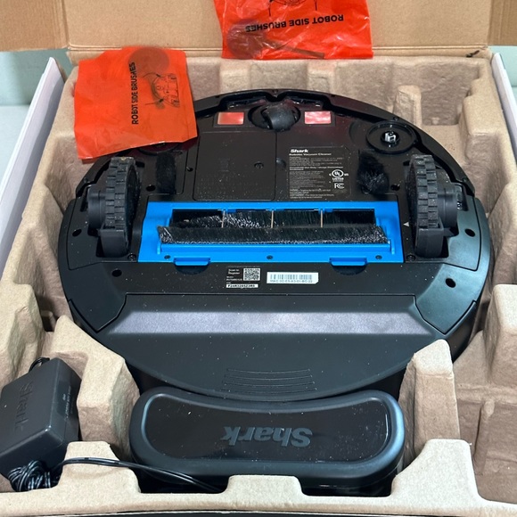 Shark AV753 ION Robot Vacuum, Tri-Brush System, Wifi Connected - Picture 2 of 4